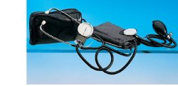 SFIGMOMANOMETRO ANEROIDE AD ALTA PRECISIONE CON FONENDOSCOPIO  BRACCIALE CON CHIUSURA IN VELCRO  CUSCINETTO IN GOMMA  SOFFIERIA COMPLETA DI VALVOLA - farmanauta.it